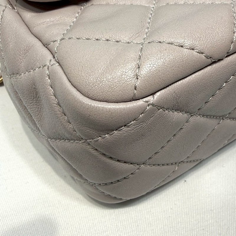 CHANEL 淡紫灰金球方胖-9