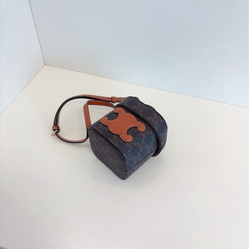 Celine賽琳 Box Cuir Triomphe焦糖凱旋門老花迷你盒子包-5