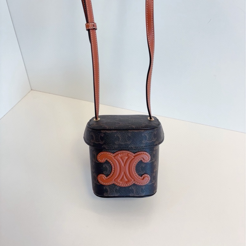Celine賽琳 Box Cuir Triomphe焦糖凱旋門老花迷你盒子包-6