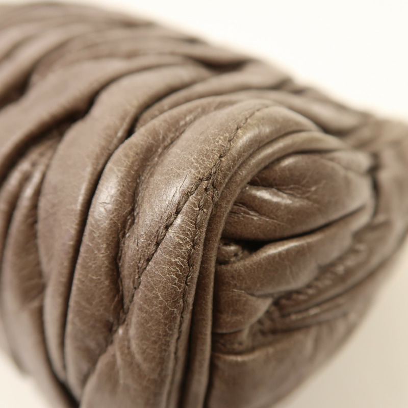 Miu Miu 牛皮皮革Shoulder Bag金扣肩背袋-9