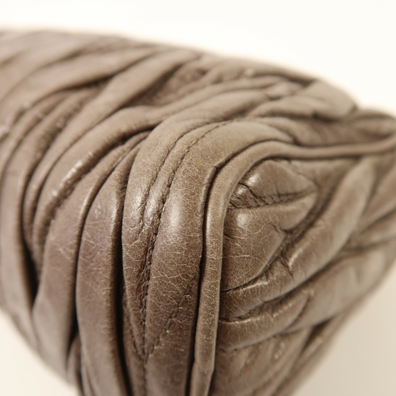 Miu Miu 牛皮皮革Shoulder Bag金扣肩背袋-11