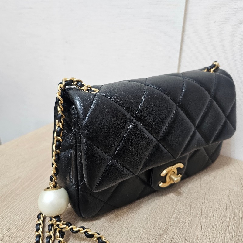 [平台最甜❣️新年甜價出回饋🧧] Chanel 黑羊皮霧金釦CF20珍珠下蓋肩斜背包-4