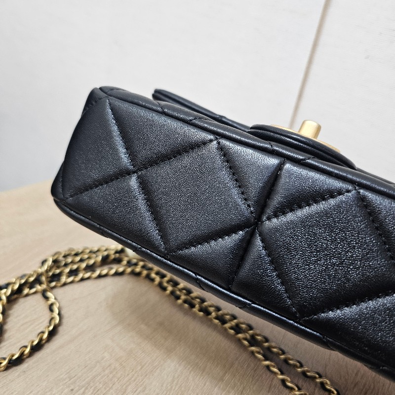 [平台最甜❣️新年甜價出回饋🧧] Chanel 黑羊皮霧金釦CF20珍珠下蓋肩斜背包-6