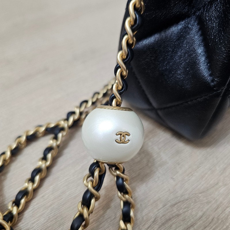 [平台最甜❣️新年甜價出回饋🧧] Chanel 黑羊皮霧金釦CF20珍珠下蓋肩斜背包-10