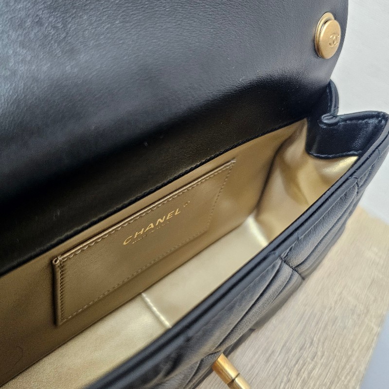 [平台最甜❣️新年甜價出回饋🧧] Chanel 黑羊皮霧金釦CF20珍珠下蓋肩斜背包-16