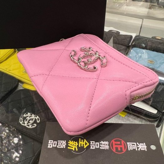 東區正精品㊣CHANEL 19 AP2086 全新香奈兒粉紅色羊皮銀色皮穿鍊LOGO 方型卡片零錢包 RA1689-6
