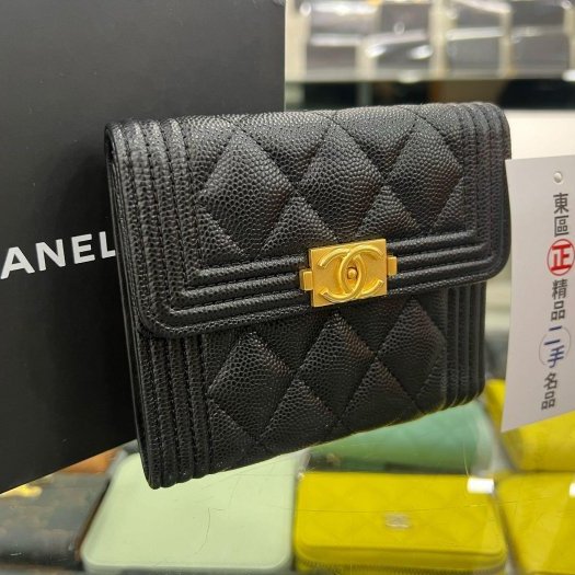 東區正精品㊣CHANEL BOY A80734 香奈兒黑色荔皮牛皮霧金釦釦式後零錢袋中短夾 RZ4516-1