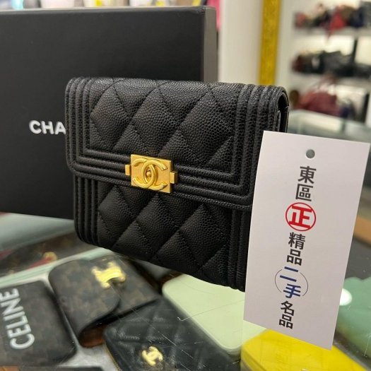 東區正精品㊣CHANEL BOY A80734 香奈兒黑色荔皮牛皮霧金釦釦式後零錢袋中短夾 RZ4516-2