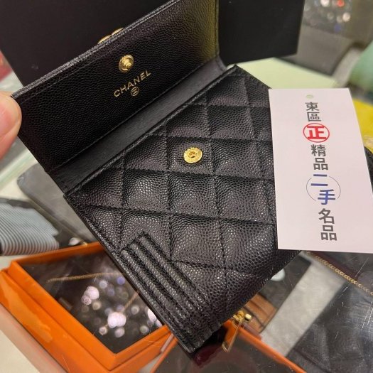 東區正精品㊣CHANEL BOY A80734 香奈兒黑色荔皮牛皮霧金釦釦式後零錢袋中短夾 RZ4516-3