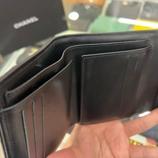 東區正精品㊣CHANEL BOY A80734 香奈兒黑色荔皮牛皮霧金釦釦式後零錢袋中短夾 RZ4516-5