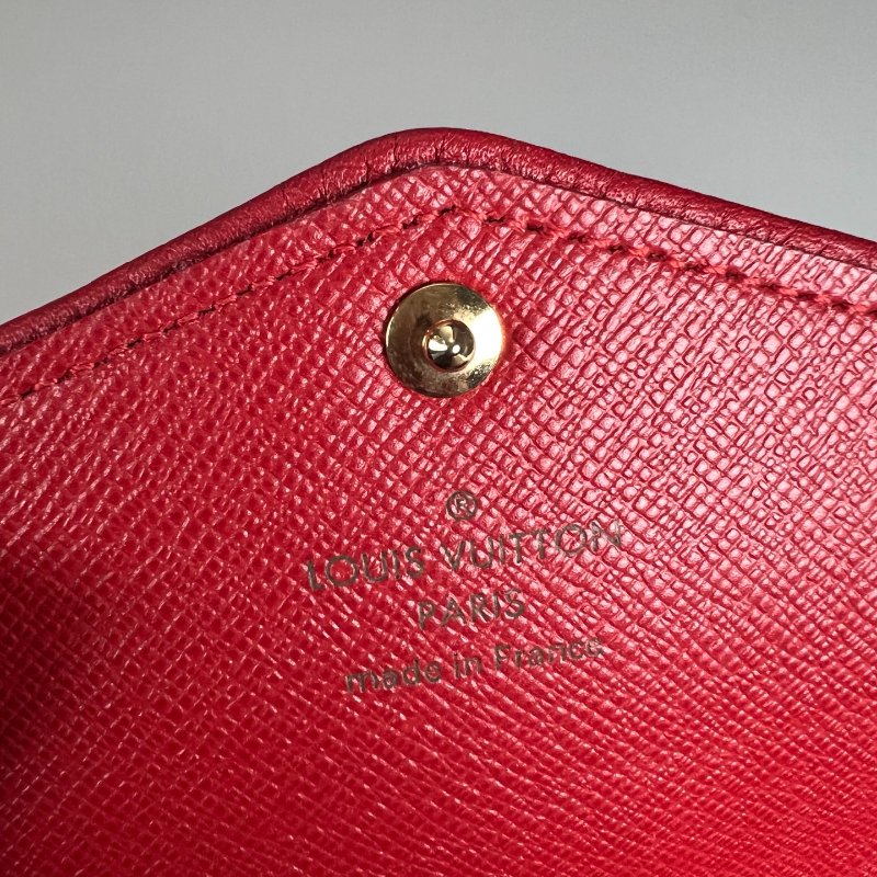 LV M61184 老花拚紅皮革掀蓋長夾-10