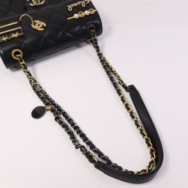 CHANEL 羊皮皮革Pearl Hairpin Badge鏈帶肩背袋-7
