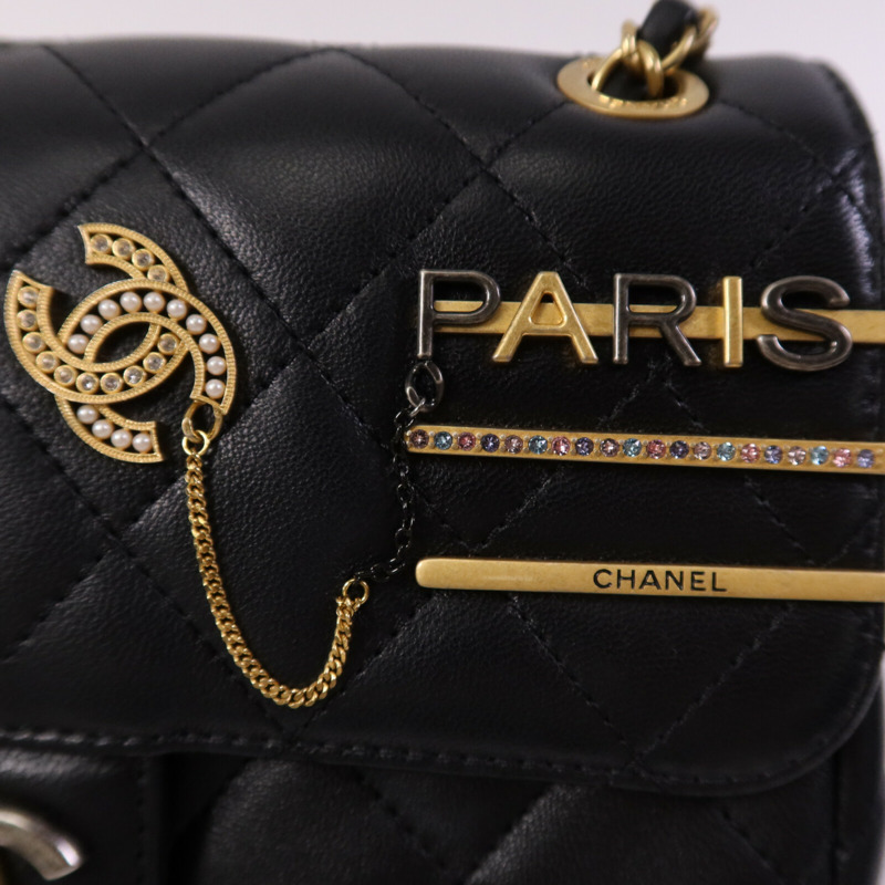 CHANEL 羊皮皮革Pearl Hairpin Badge鏈帶肩背袋-14