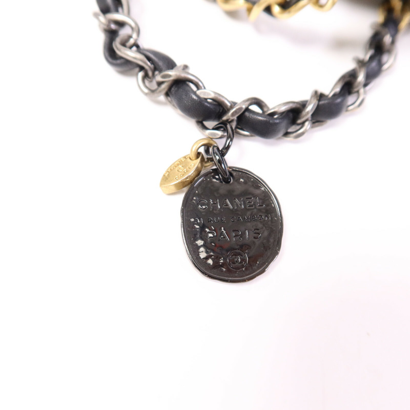 CHANEL 羊皮皮革Pearl Hairpin Badge鏈帶肩背袋-17