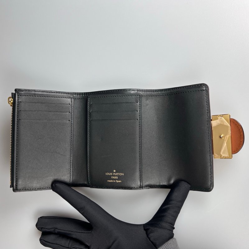 LV M68725/晶片款 達芙妮Dauphine短夾-6