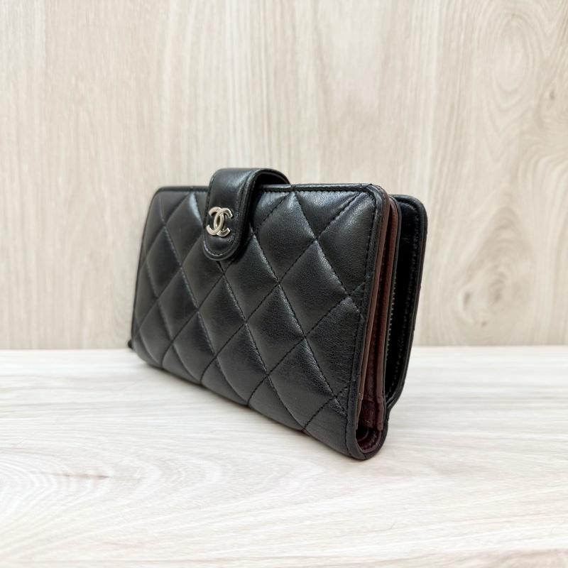 chanel黑銀羊皮前釦後拉鍊10卡中夾A48667-2