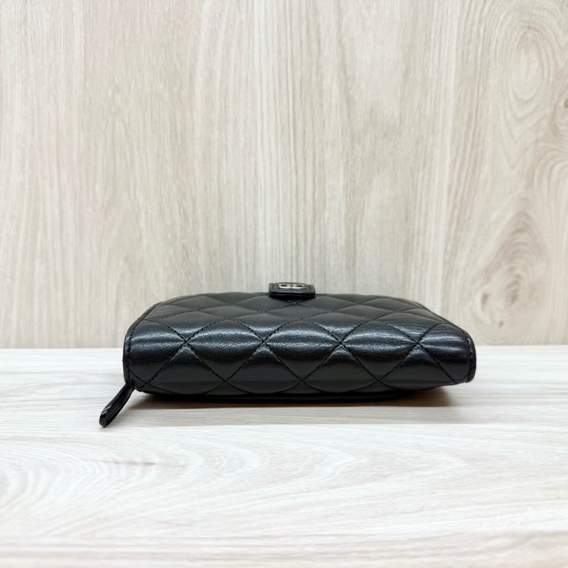 chanel黑銀羊皮前釦後拉鍊10卡中夾A48667-4