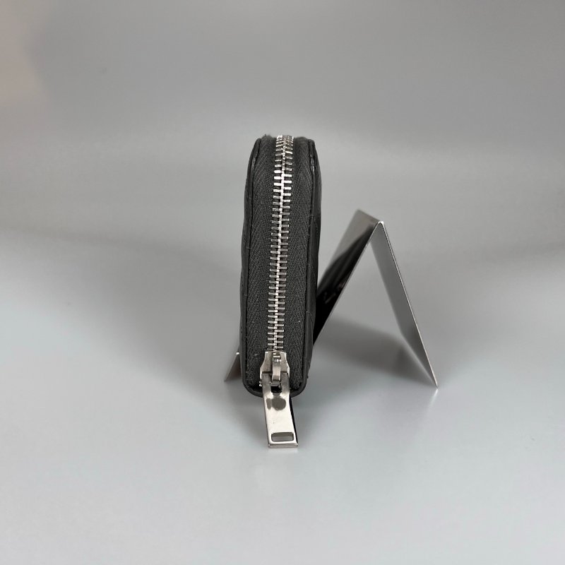 YSL 358094  灰銀魚子醬ㄇ拉長夾-3