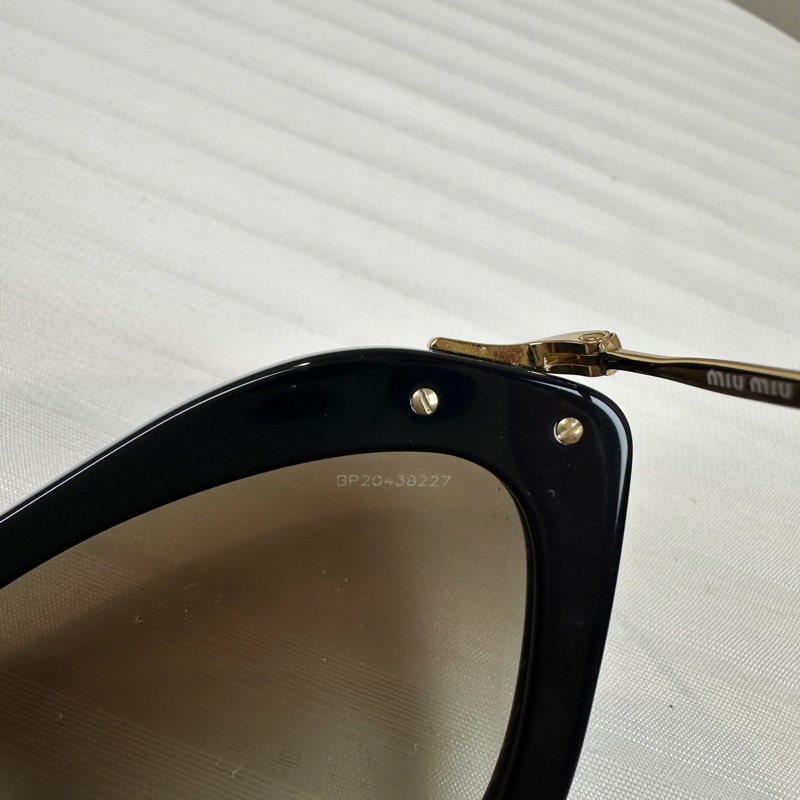 Miu Miu 黑色貓眼墨鏡 漸層太陽眼鏡-5