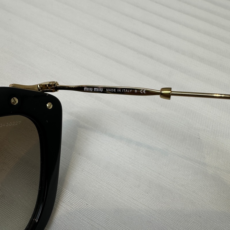 Miu Miu 黑色貓眼墨鏡 漸層太陽眼鏡-6