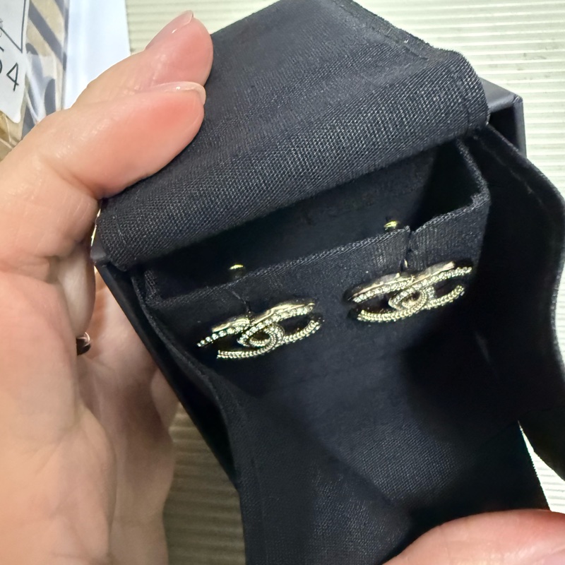 Chanel 雙CLogo 淡金雙圈滿鑽設計耳環-1