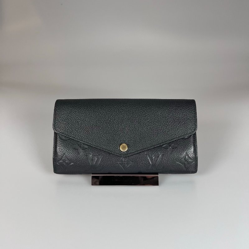 LV M61182  黑壓紋信封長夾-0