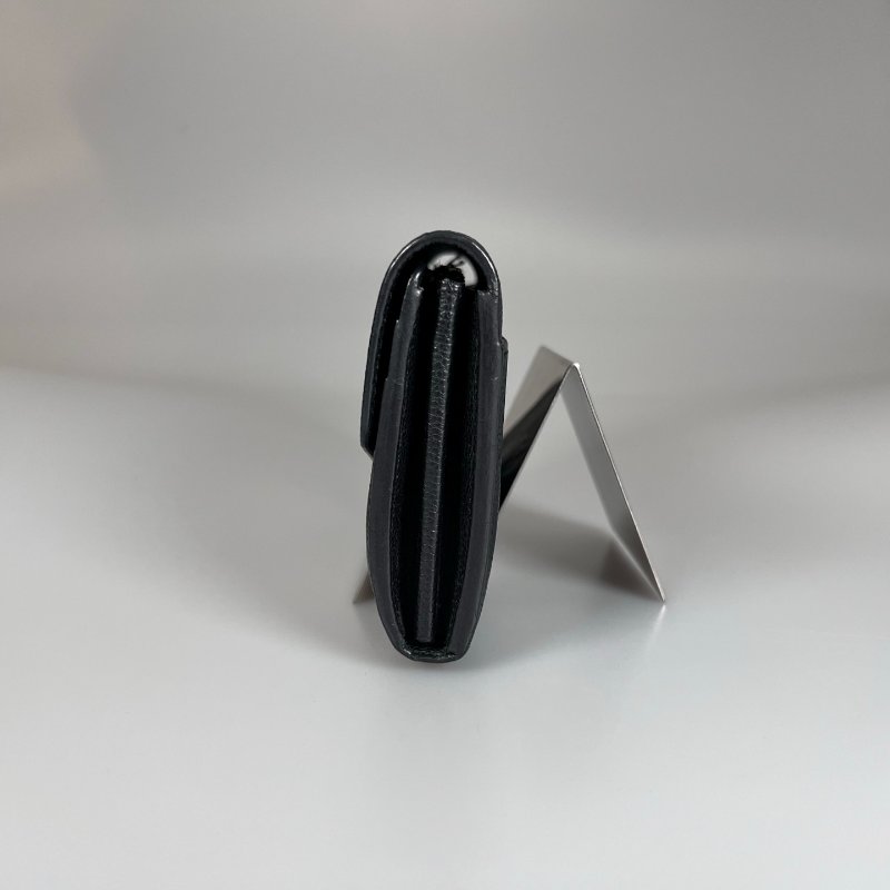 LV M61182  黑壓紋信封長夾-2