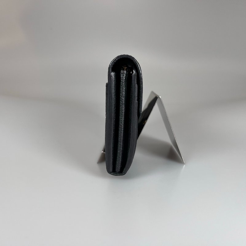 LV M61182  黑壓紋信封長夾-3