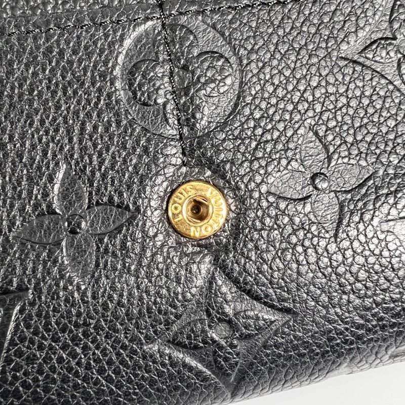 LV M61182  黑壓紋信封長夾-11