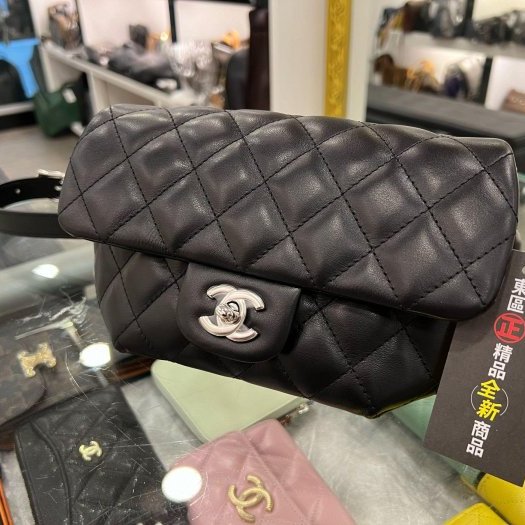 東區正精品㊣CHANEL 全新香奈兒黑色牛皮全皮銀釦銀鍊釦式翻蓋圓弧型胸口包腰包 RZ4645-2