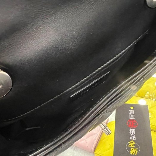 東區正精品㊣CHANEL 全新香奈兒黑色牛皮全皮銀釦銀鍊釦式翻蓋圓弧型胸口包腰包 RZ4645-4