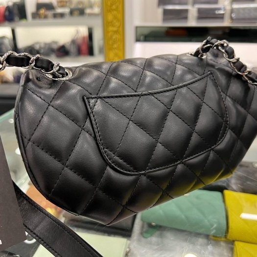 東區正精品㊣CHANEL 全新香奈兒黑色牛皮全皮銀釦銀鍊釦式翻蓋圓弧型胸口包腰包 RZ4645-5