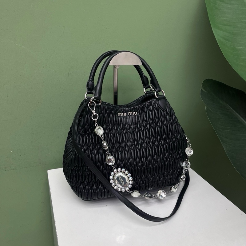 miumiu黑色皺摺寶石包-0