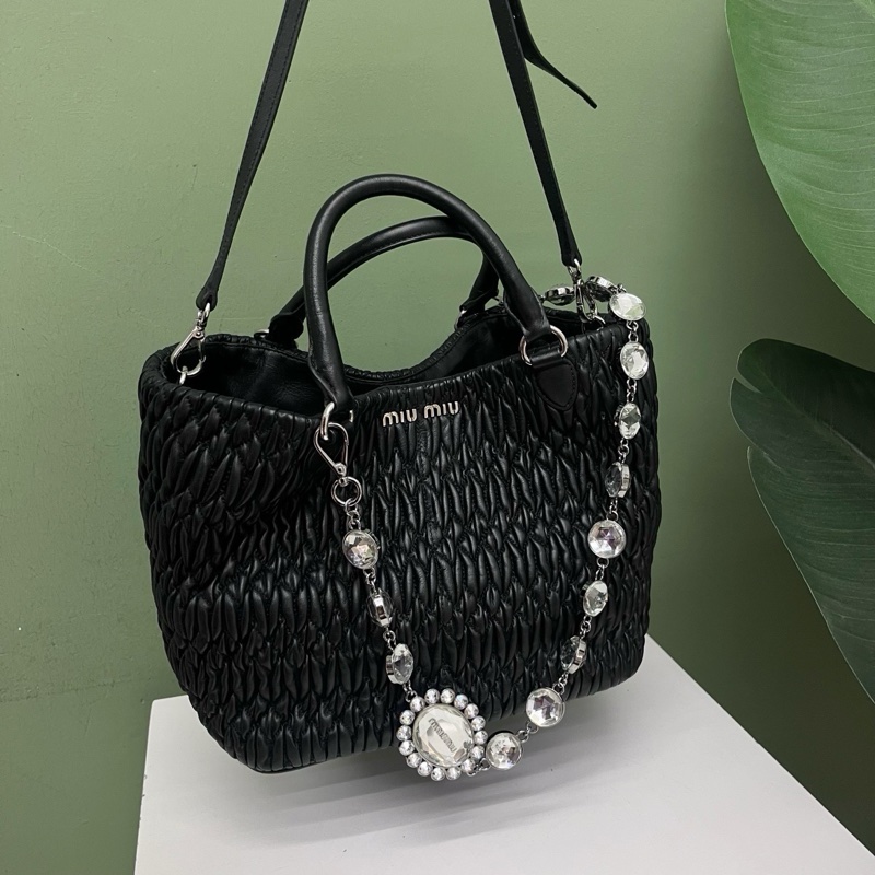 miumiu黑色皺摺寶石包-1