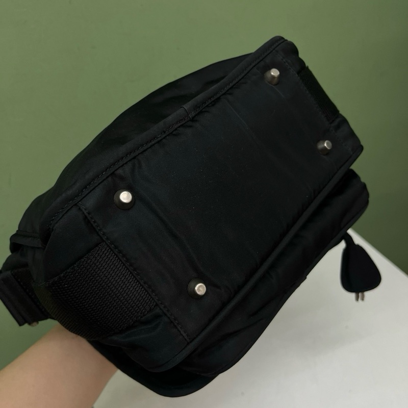 Prada普拉達黑銀降落傘布郵差包-5