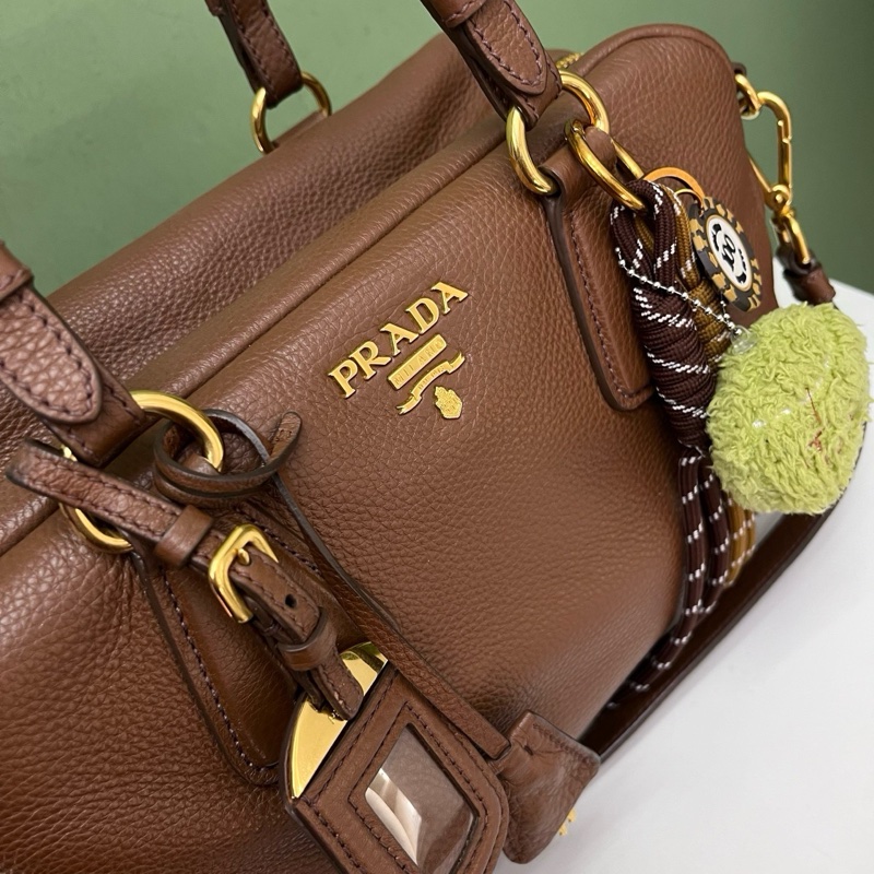 Prada普拉達焦糖保齡球包-5