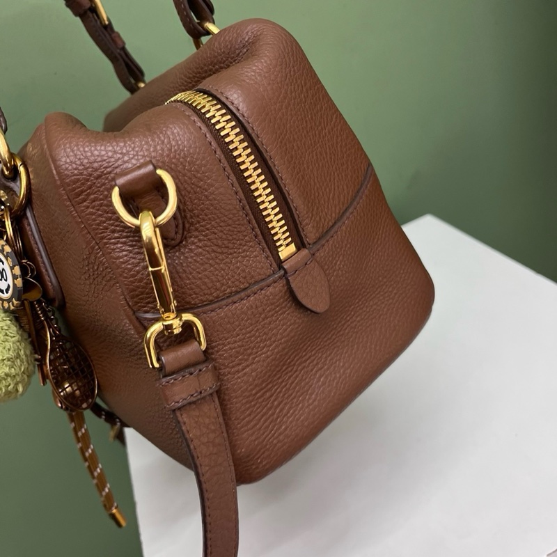 Prada普拉達焦糖保齡球包-6