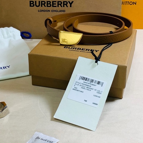 ‼️全台最甜 🎁全新盒裝 Burberry 巴寶莉 2024 戰馬鐵牌卡其窄皮帶（原價16500）