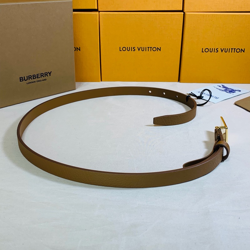 ‼️全台最甜 🎁全新盒裝 Burberry 巴寶莉 2024 戰馬鐵牌卡其窄皮帶（原價16500）-7