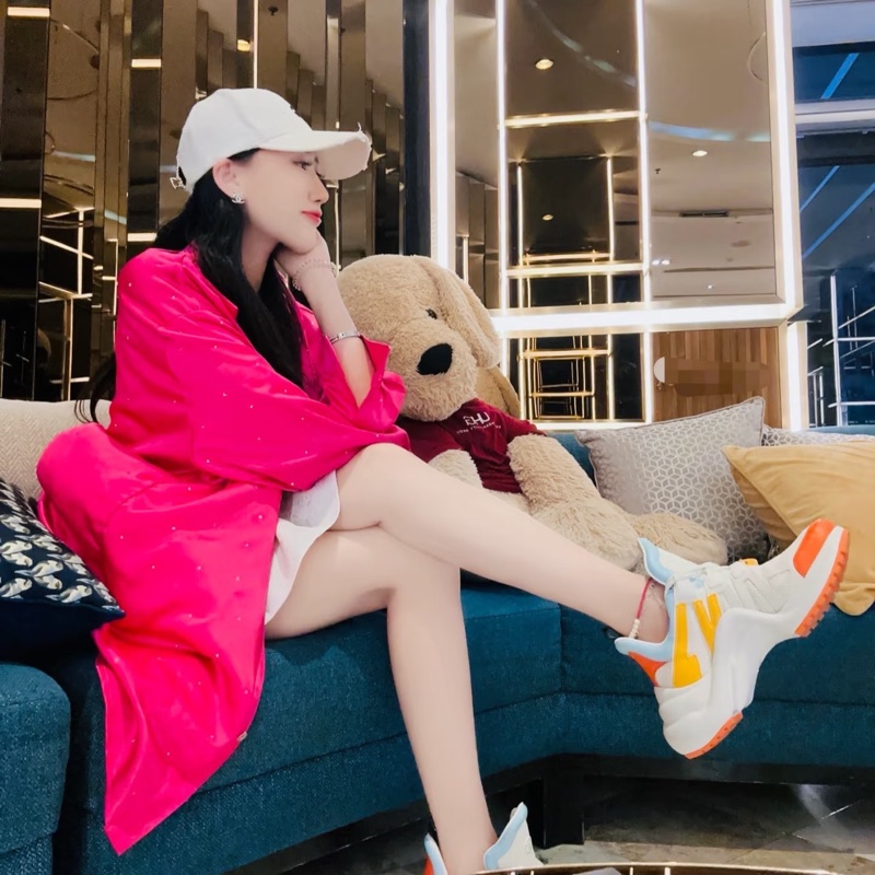 全新 LV 路易威登聯名限量款小黃鴨卡通拼色運動鞋36碼-3