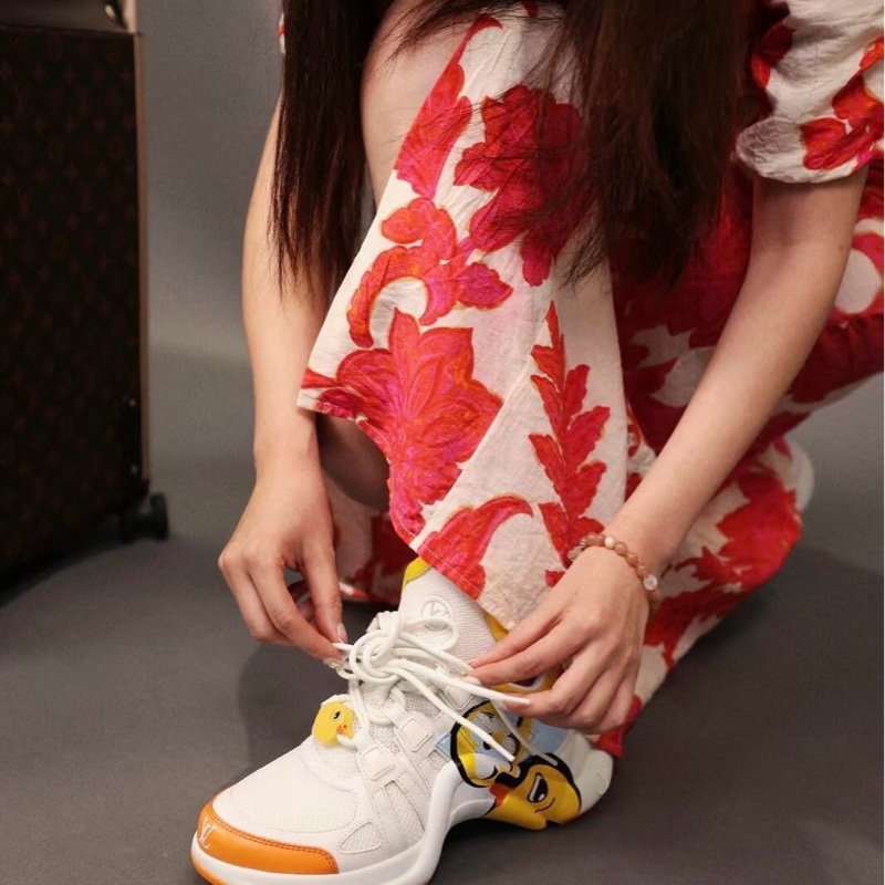 全新 LV 路易威登聯名限量款小黃鴨卡通拼色運動鞋36碼-4