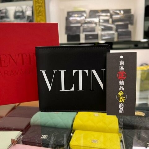 東區正精品㊣ VALENTINO VLTN 全新黑色皮革白字零錢袋短夾皮夾 RZ4431