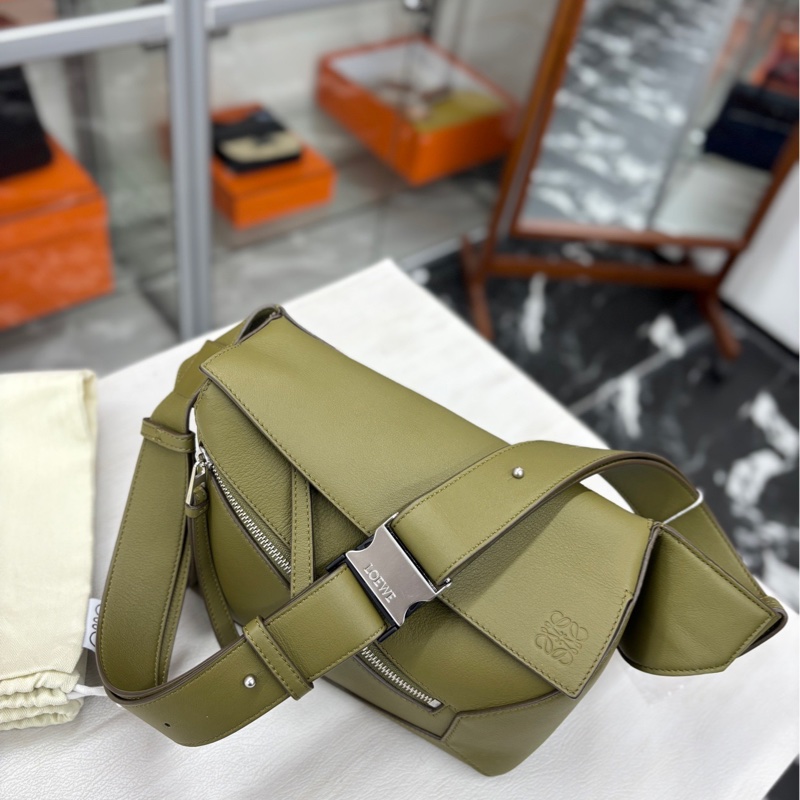 Loewe Puzzle 胸包小號-1