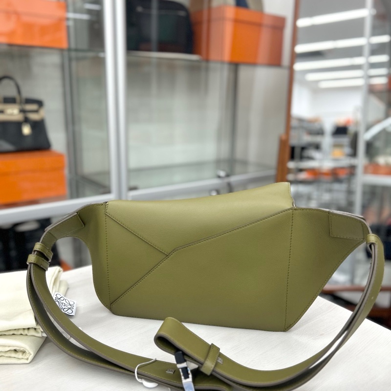 Loewe Puzzle 胸包小號-5
