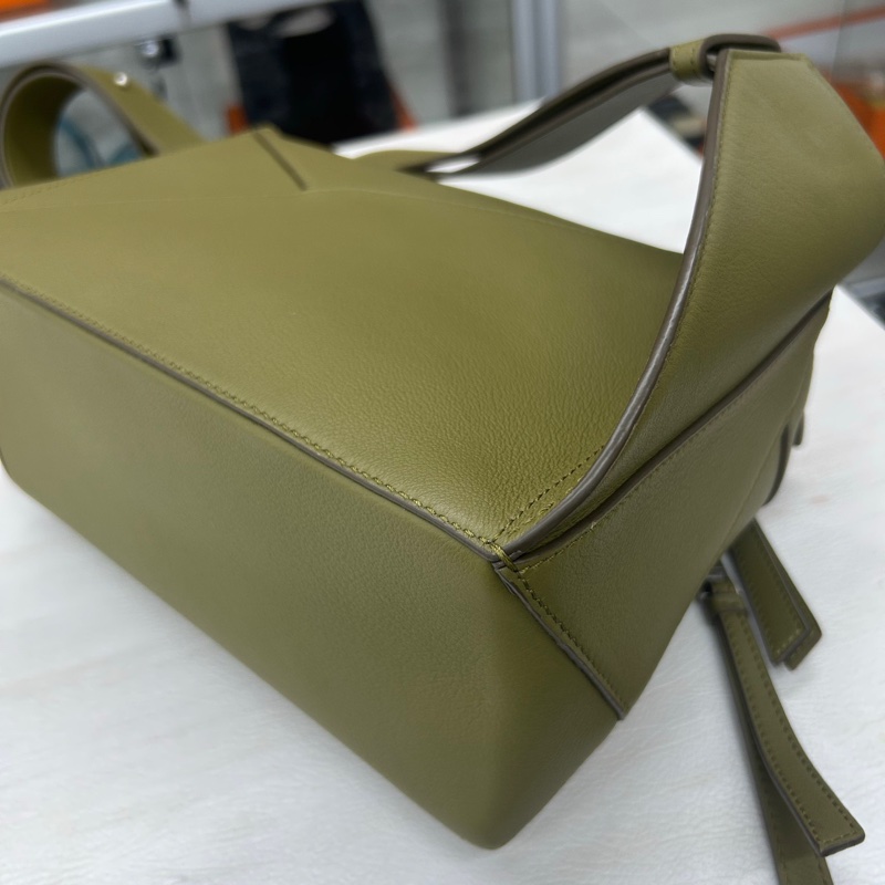 Loewe Puzzle 胸包小號-6