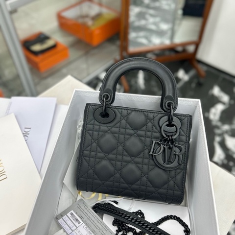 Dior磨砂黑三格戴妃