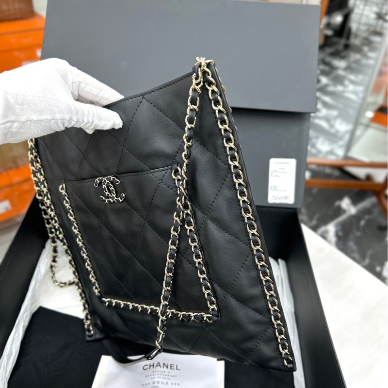 Chanel 22C黑金滾邊琴譜包-2