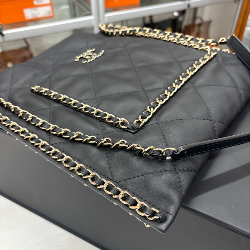 Chanel 22C黑金滾邊琴譜包-6