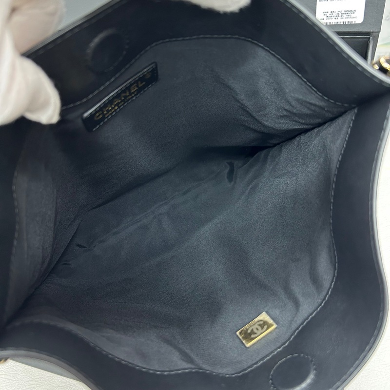 Chanel 22C黑金滾邊琴譜包-7