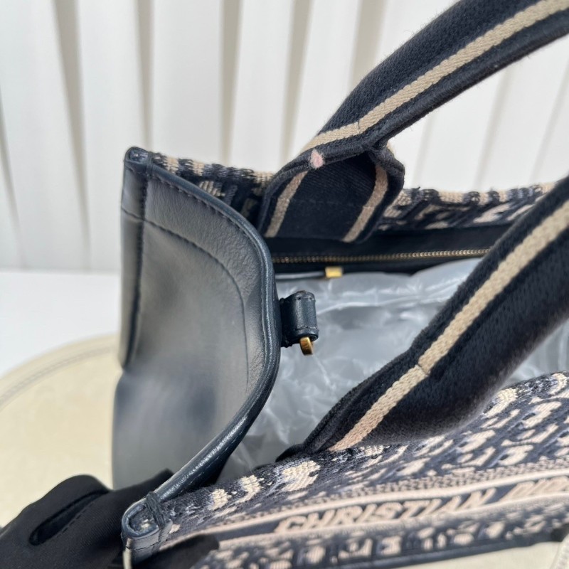 DIOR迪奧  Booktote藍色老花刺繡拼皮托特包手提斜挎包 內裡整潔 容量大 外出日常都適合-19